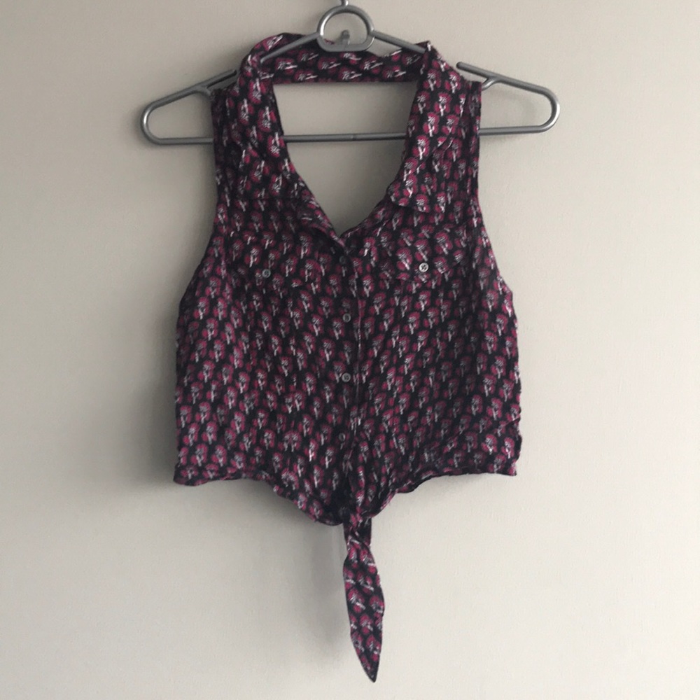 Forever 21 Tie Front Collared Crop Top